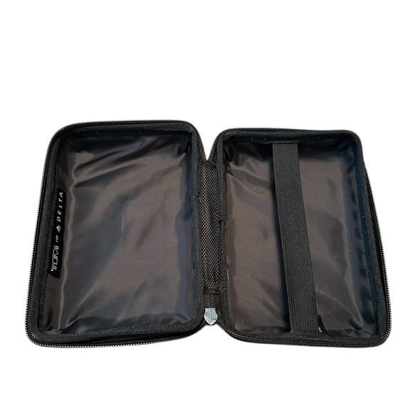 TUMI White Textured Travel Case - Picture 6 of 7